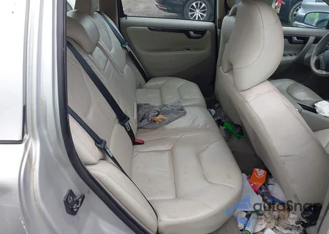 2006 Volvo V70 2.4/2.4L z USA, uszkodzony, nr VIN YV1SW640462566769